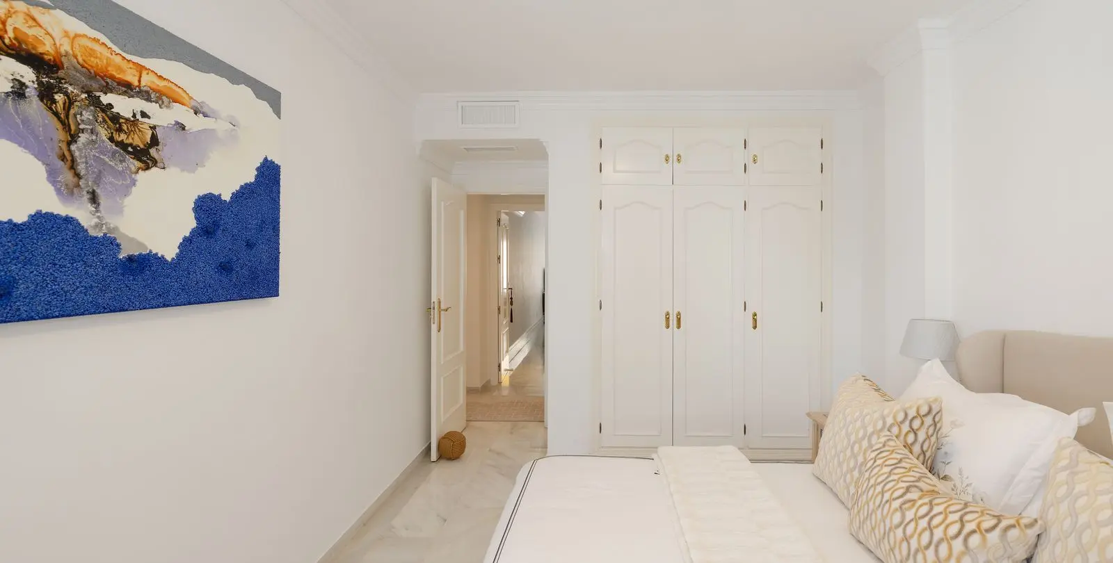 Venta de apartamento en planta media en Marbella 10