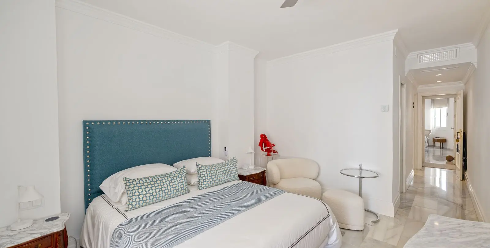 Venta de apartamento en planta media en Marbella 14