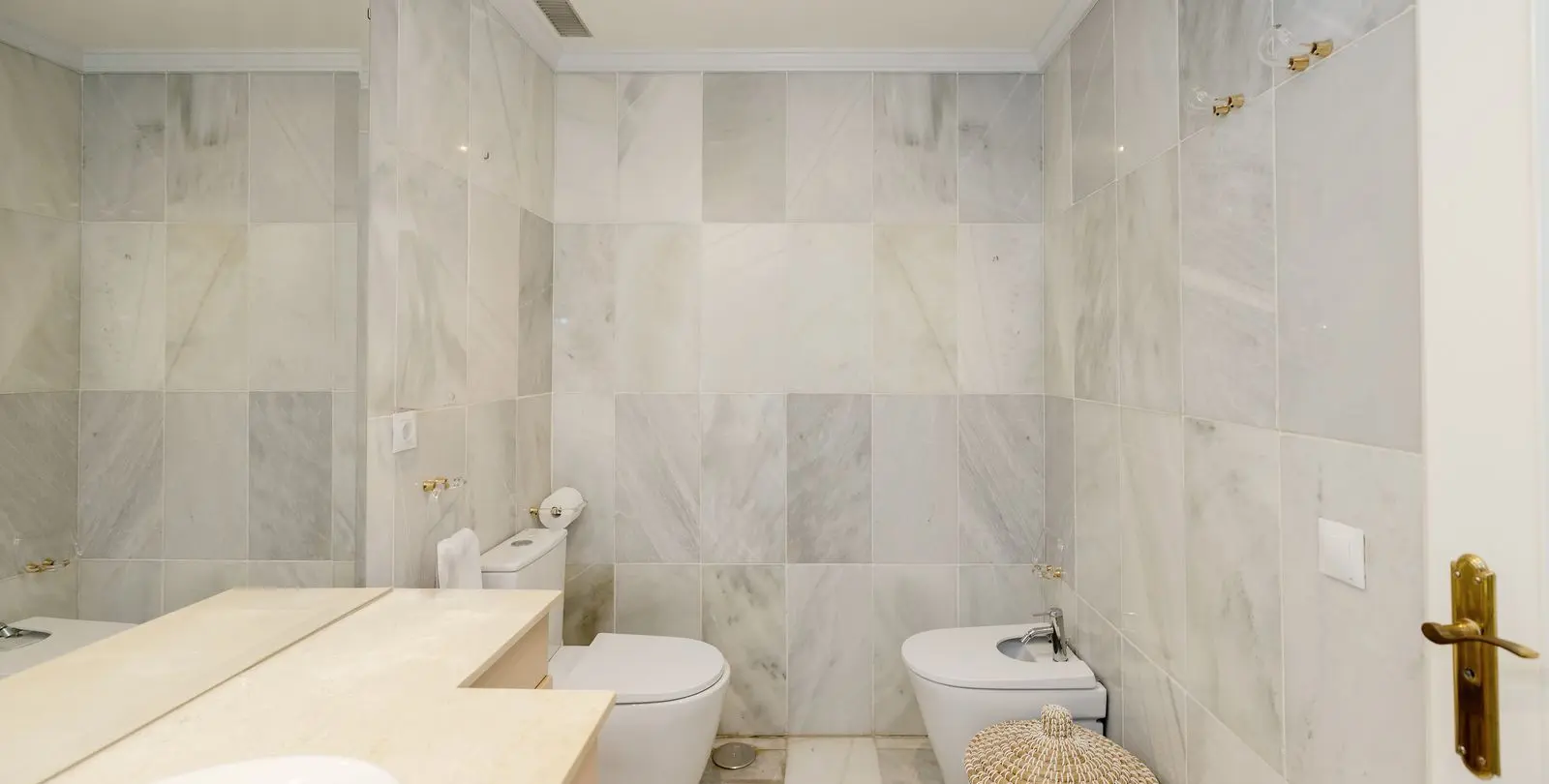 Venta de apartamento en planta media en Marbella 18