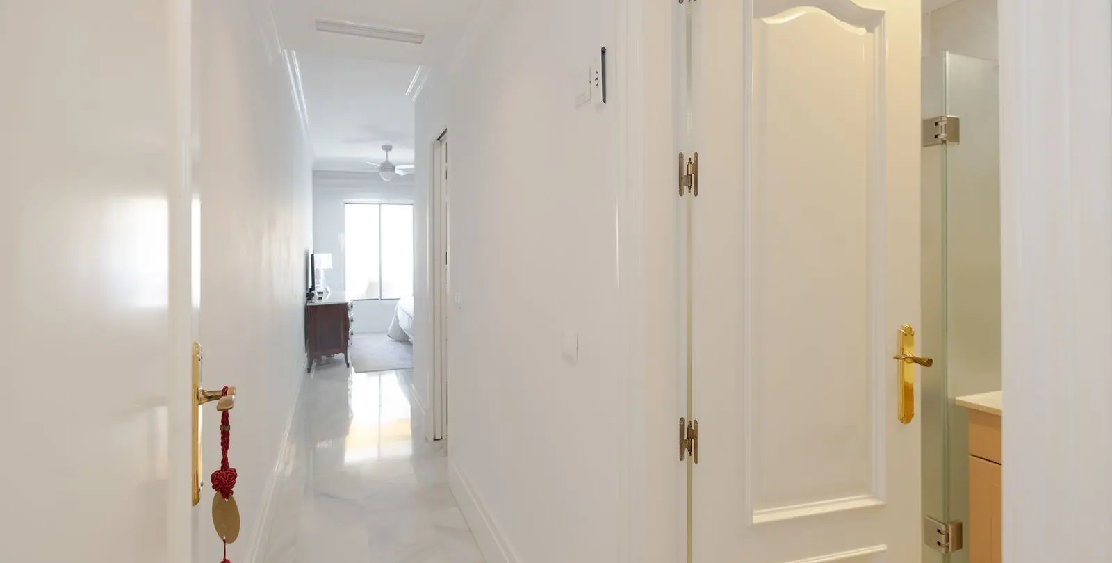 Venta de apartamento en planta media en Marbella 19