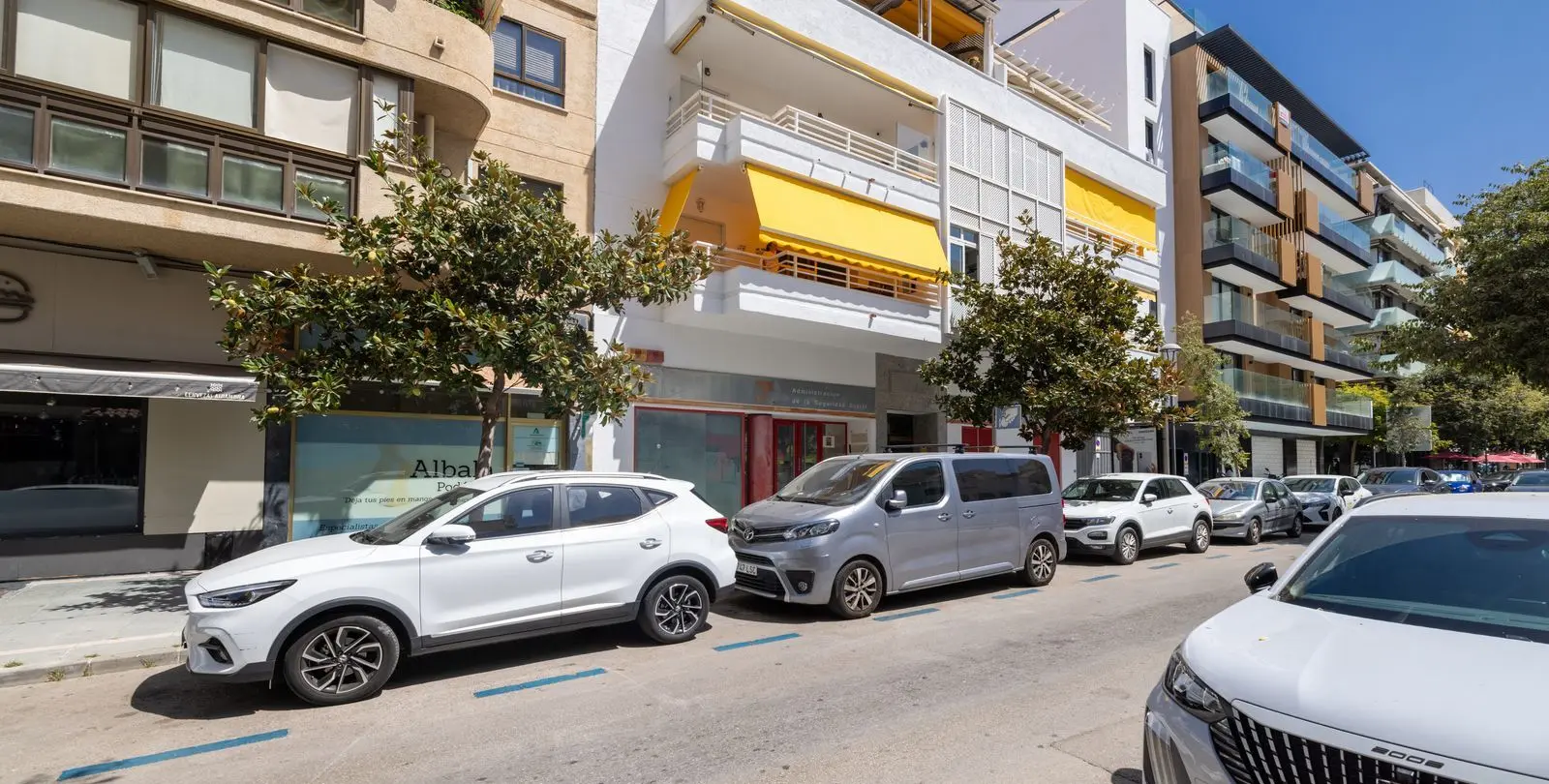 Venta de apartamento en planta media en Marbella 24