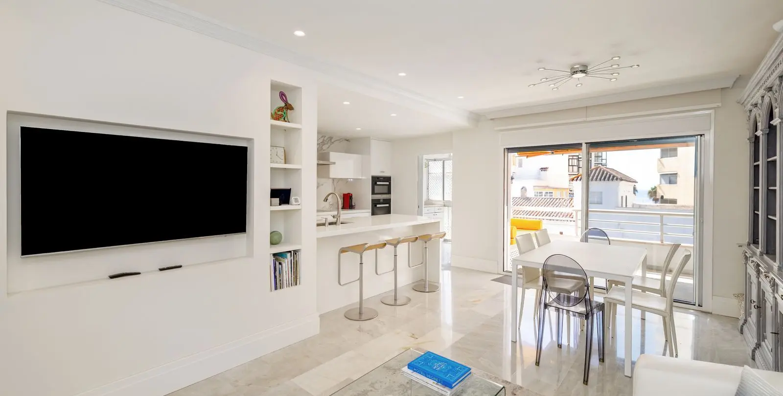 Venta de apartamento en planta media en Marbella 27