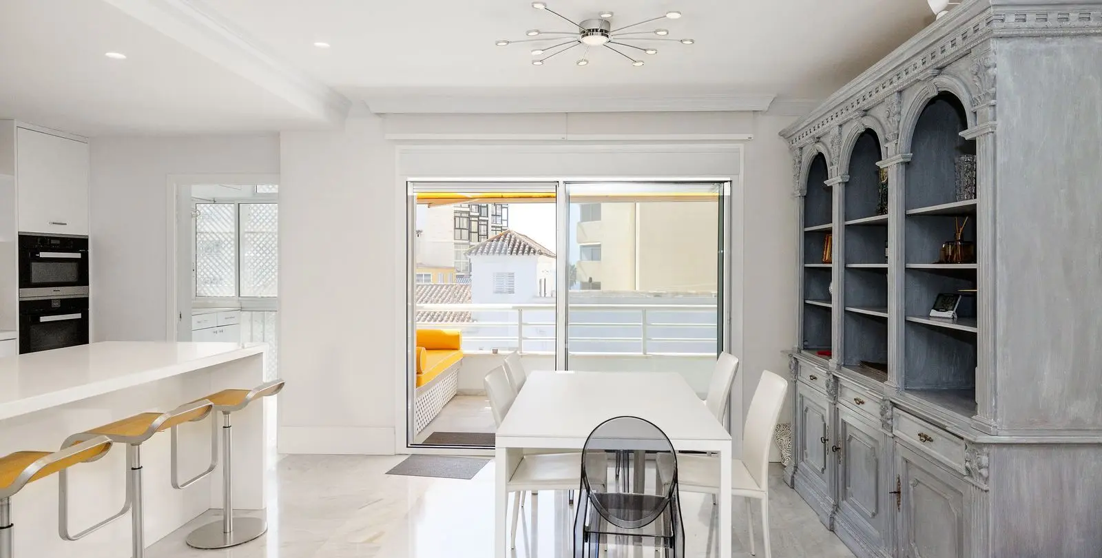 Venta de apartamento en planta media en Marbella 29
