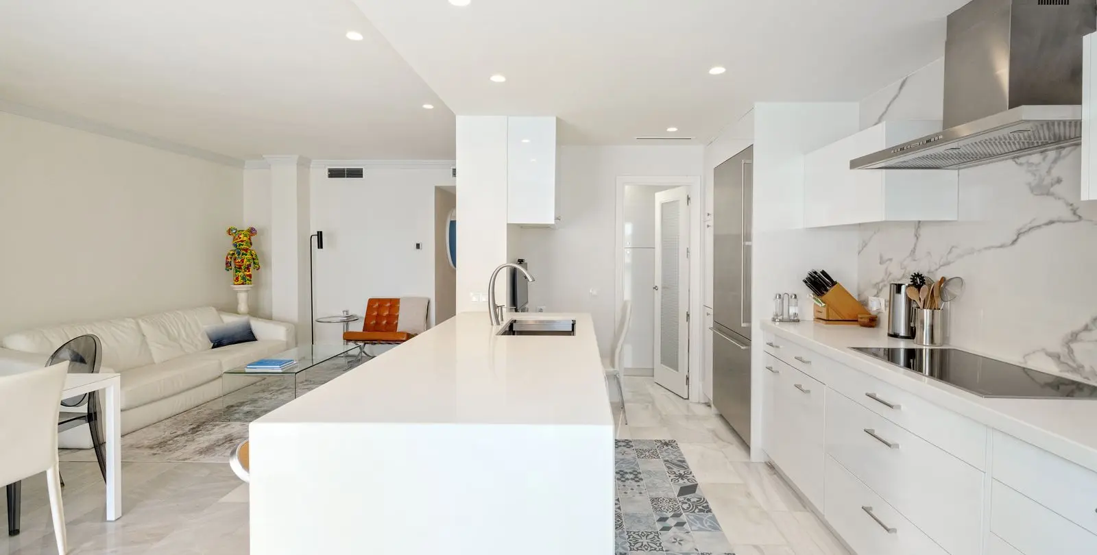 Venta de apartamento en planta media en Marbella 33