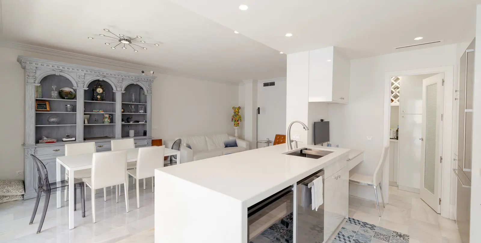 Venta de apartamento en planta media en Marbella 35
