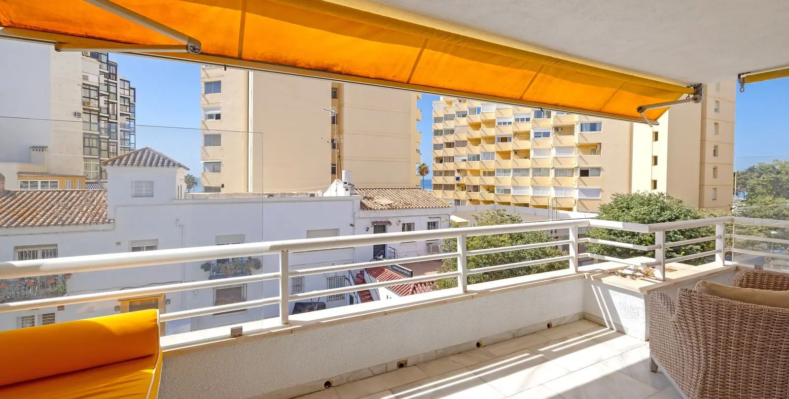 Venta de apartamento en planta media en Marbella 45