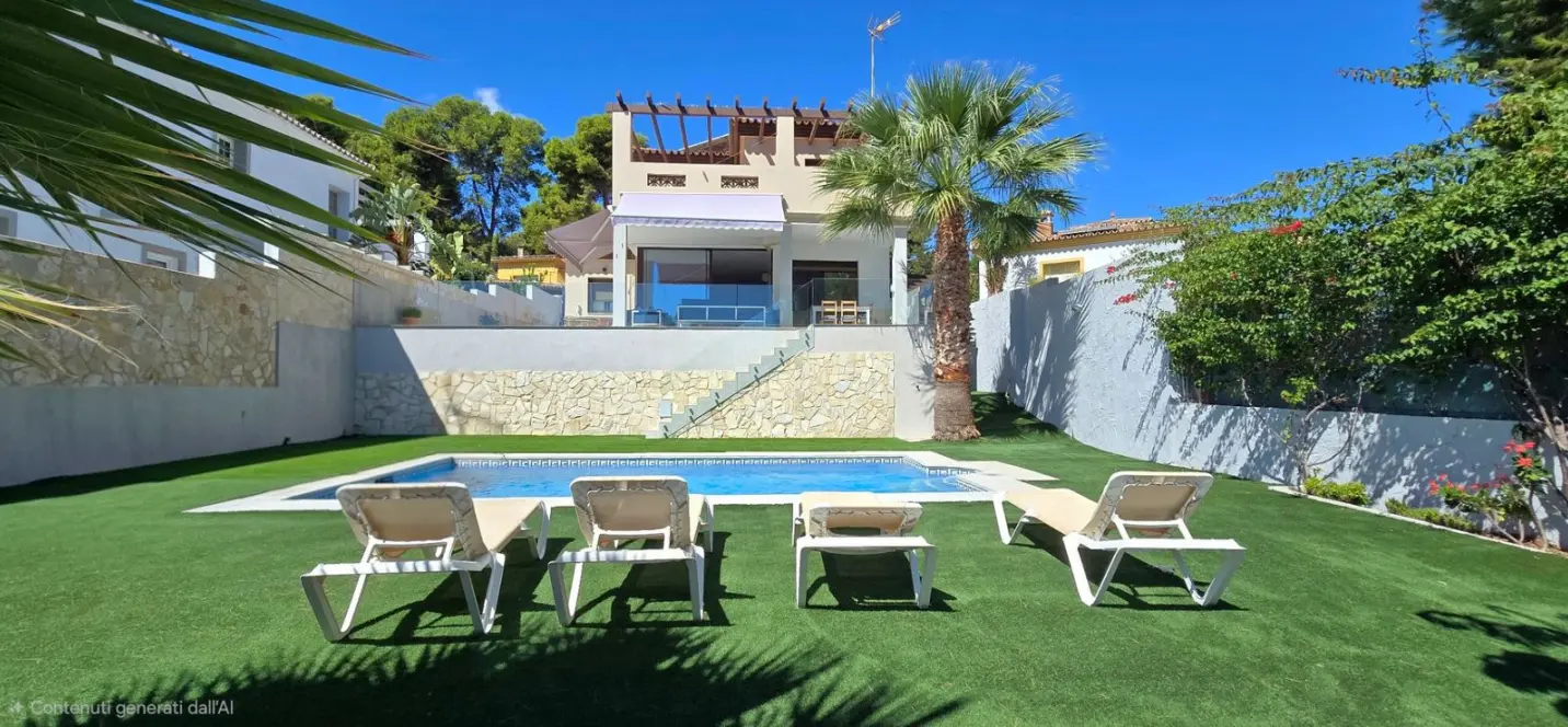 Продажа  отдельно стоящей виллы в Torremolinos 1
