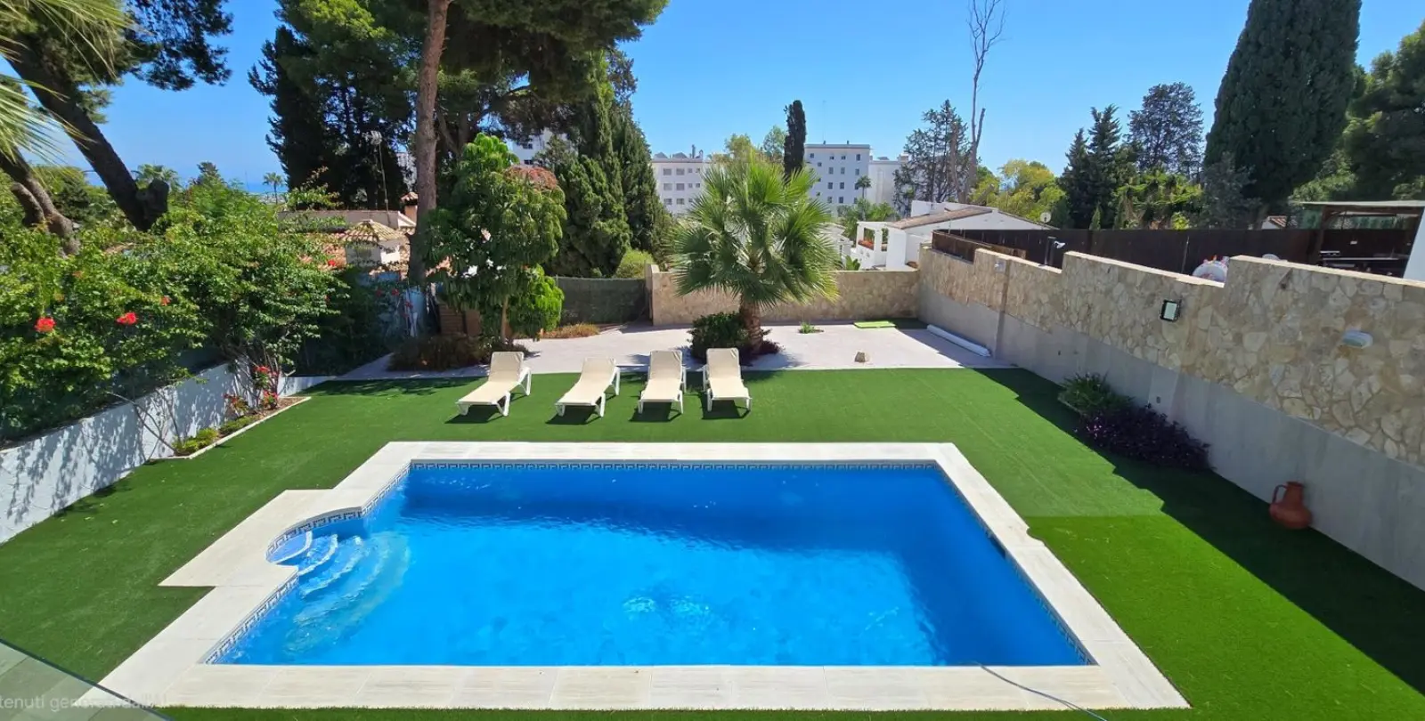 Продажа  отдельно стоящей виллы в Torremolinos 3