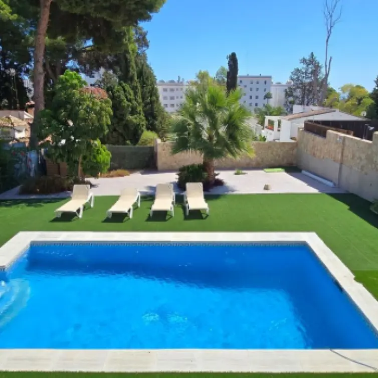 Продажа  отдельно стоящей виллы в Torremolinos