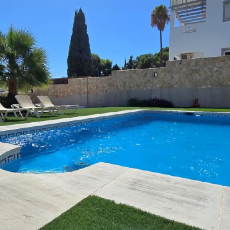 Продажа  отдельно стоящей виллы в Torremolinos