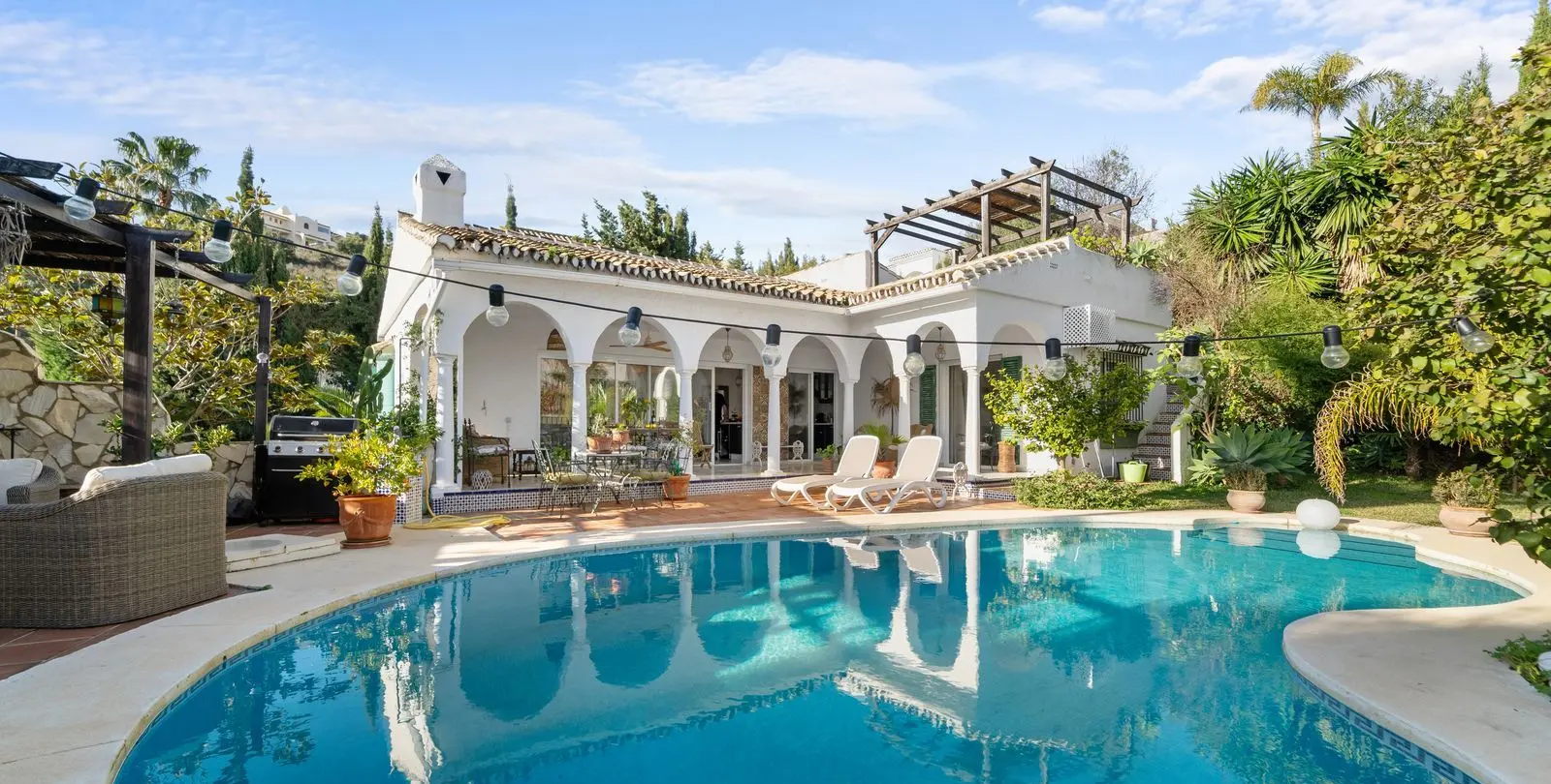 Продажа  отдельно стоящей виллы в Mijas 1