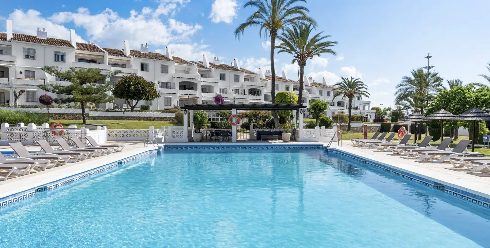 Venta de apartamento en planta baja en Nueva Andalucía 1