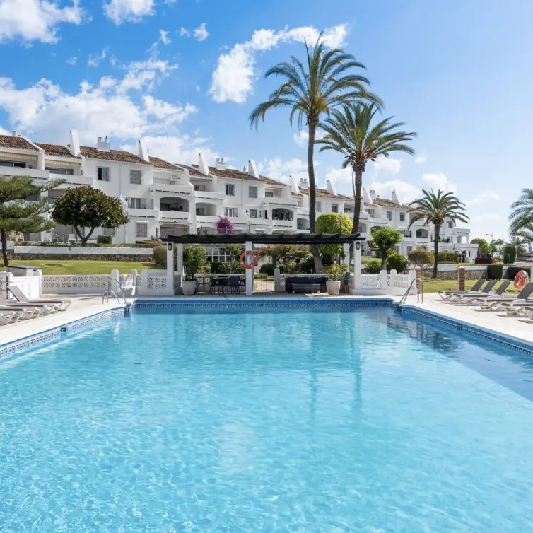 Venta de apartamento en planta baja en Nueva Andalucía