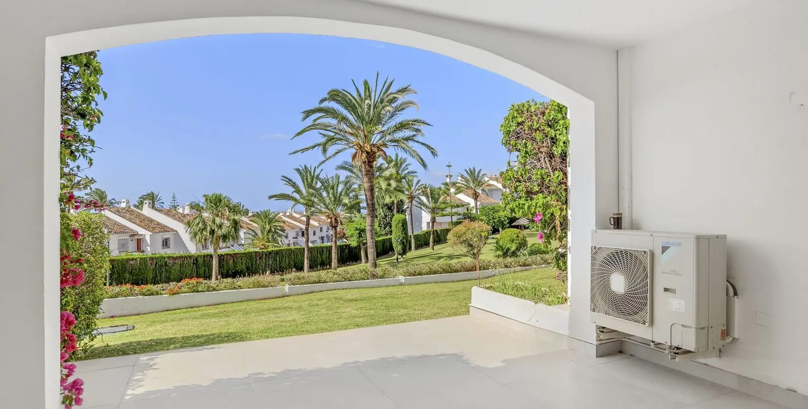 Venta de apartamento en planta baja en Nueva Andalucía 2
