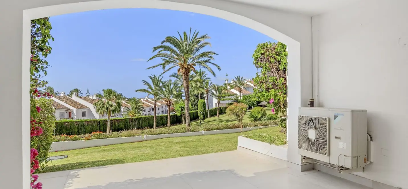 Venta de apartamento en planta baja en Nueva Andalucía 1