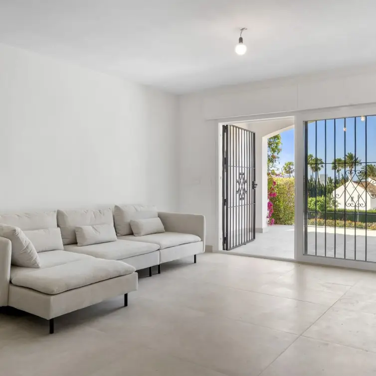 Venta de apartamento en planta baja en Nueva Andalucía