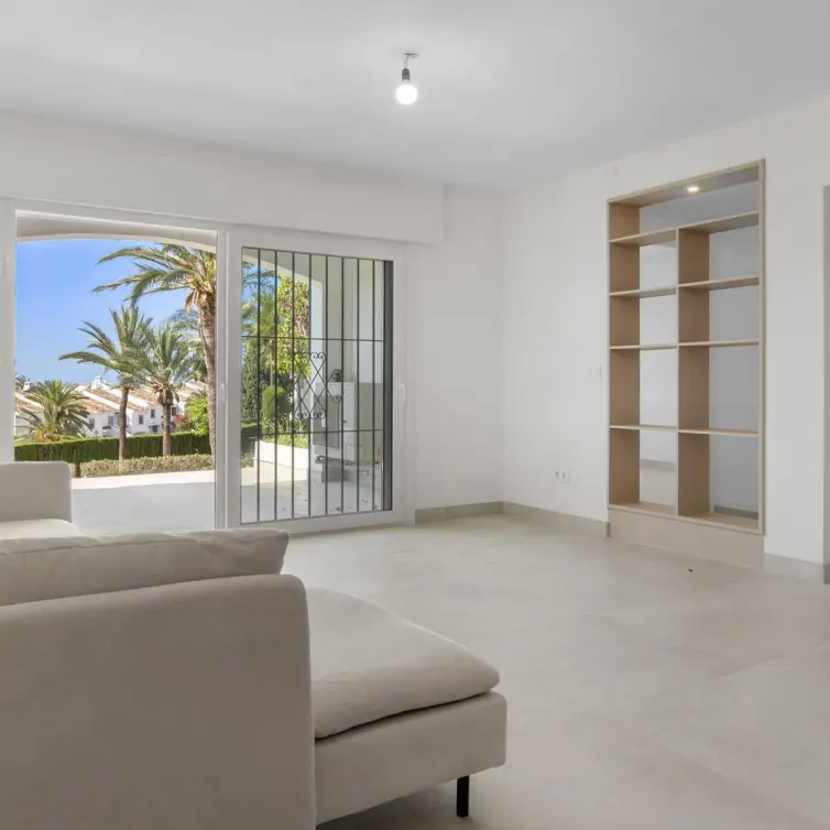 Venta de apartamento en planta baja en Nueva Andalucía