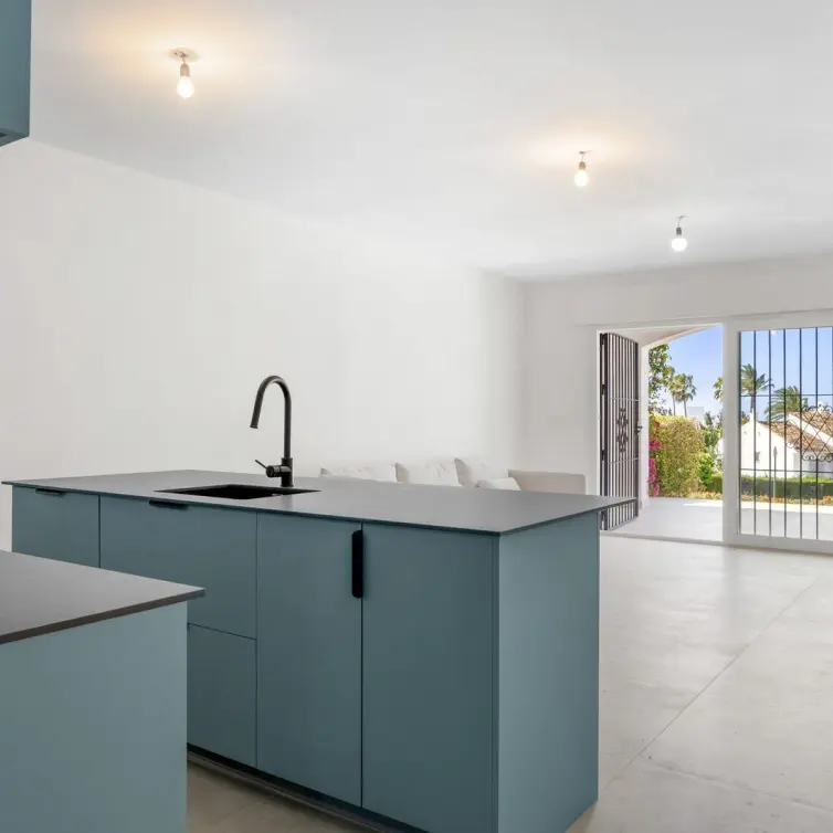 Venta de apartamento en planta baja en Nueva Andalucía
