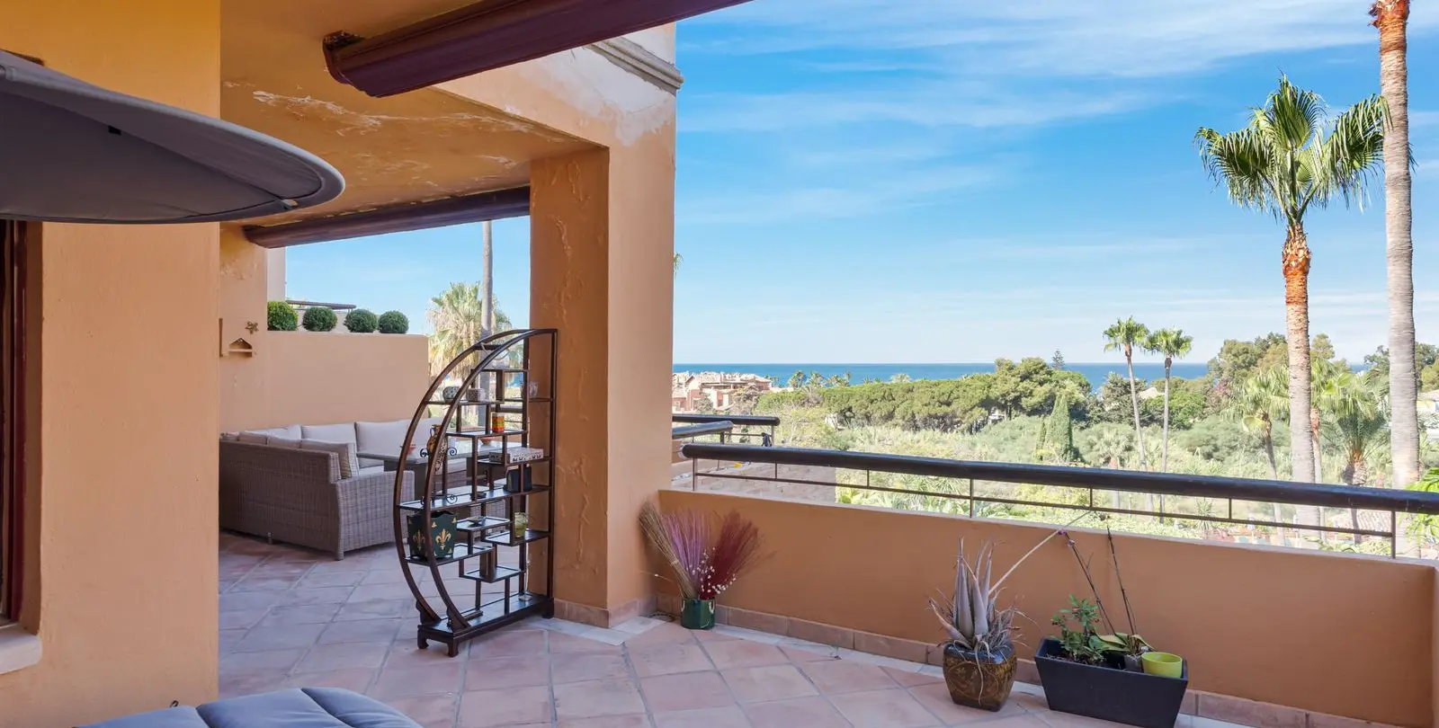 Продажа апартаментов на среднем этаже в Bahía de Marbella 28
