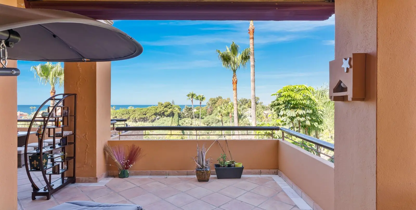 Продажа апартаментов на среднем этаже в Bahía de Marbella 31