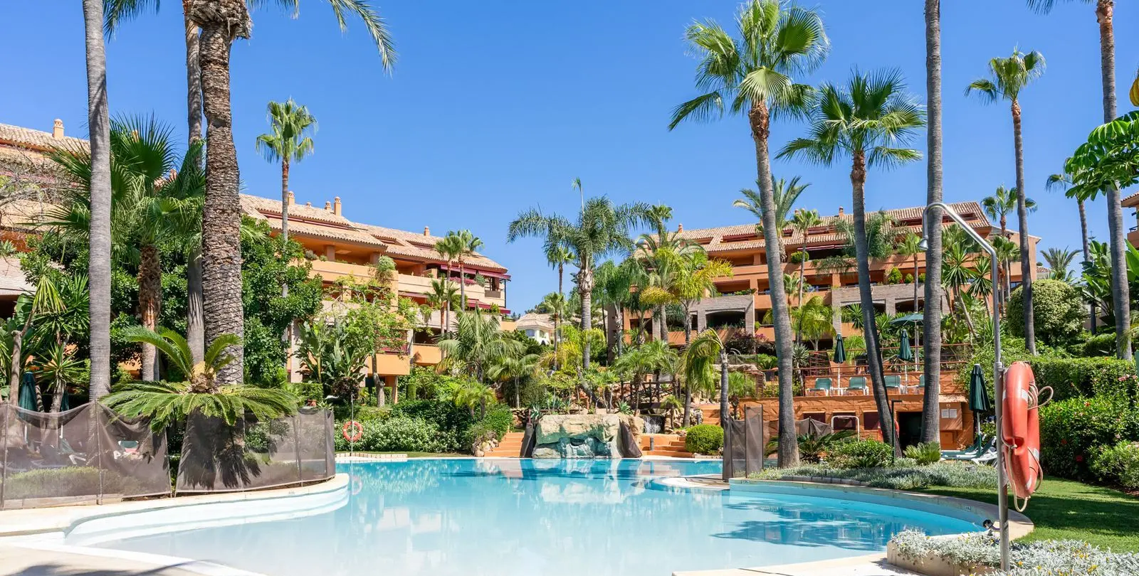 Продажа апартаментов на среднем этаже в Bahía de Marbella 39
