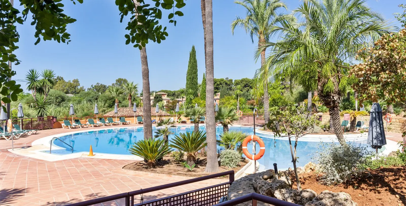 Продажа апартаментов на среднем этаже в Bahía de Marbella 41