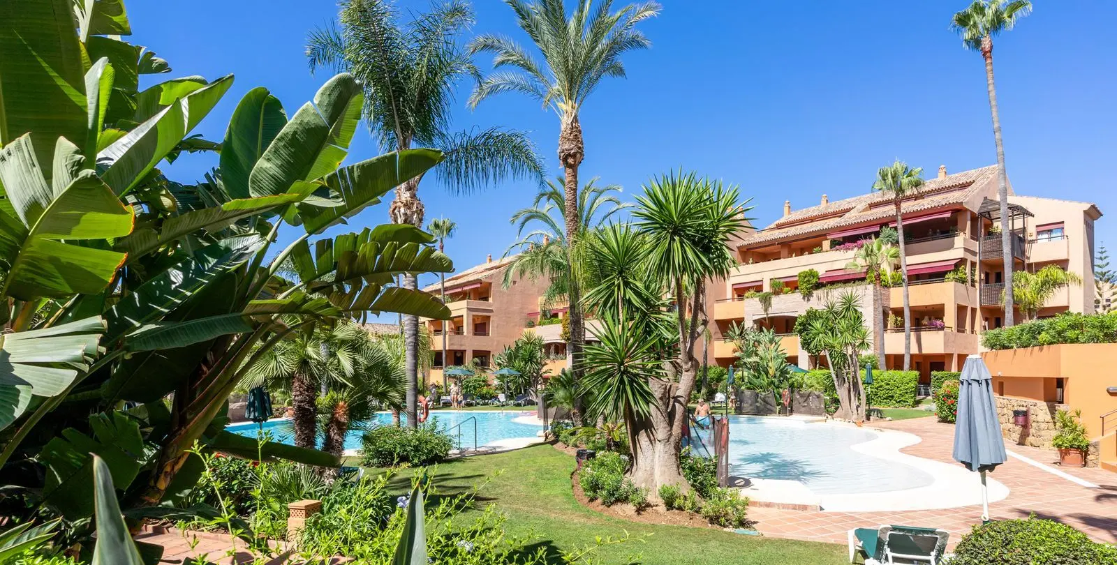 Продажа апартаментов на среднем этаже в Bahía de Marbella 42