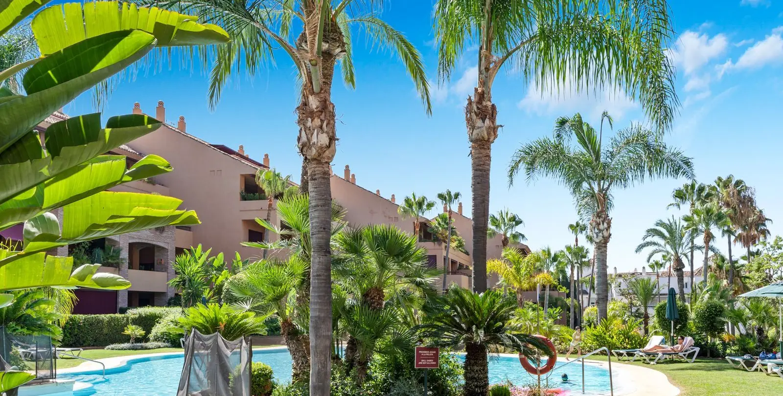 Продажа апартаментов на среднем этаже в Bahía de Marbella 43