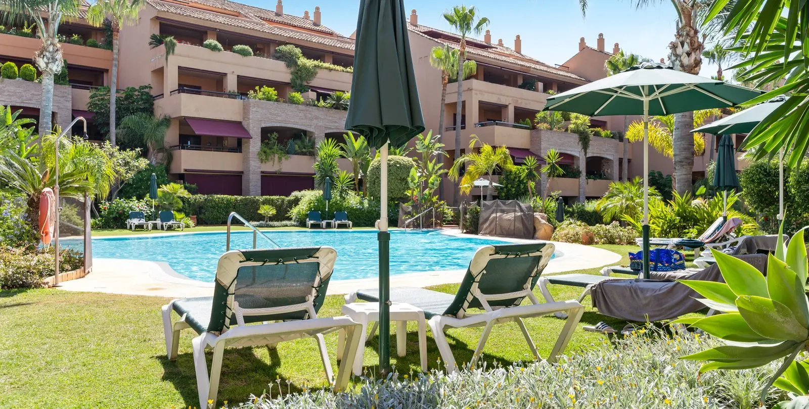 Продажа апартаментов на среднем этаже в Bahía de Marbella 45