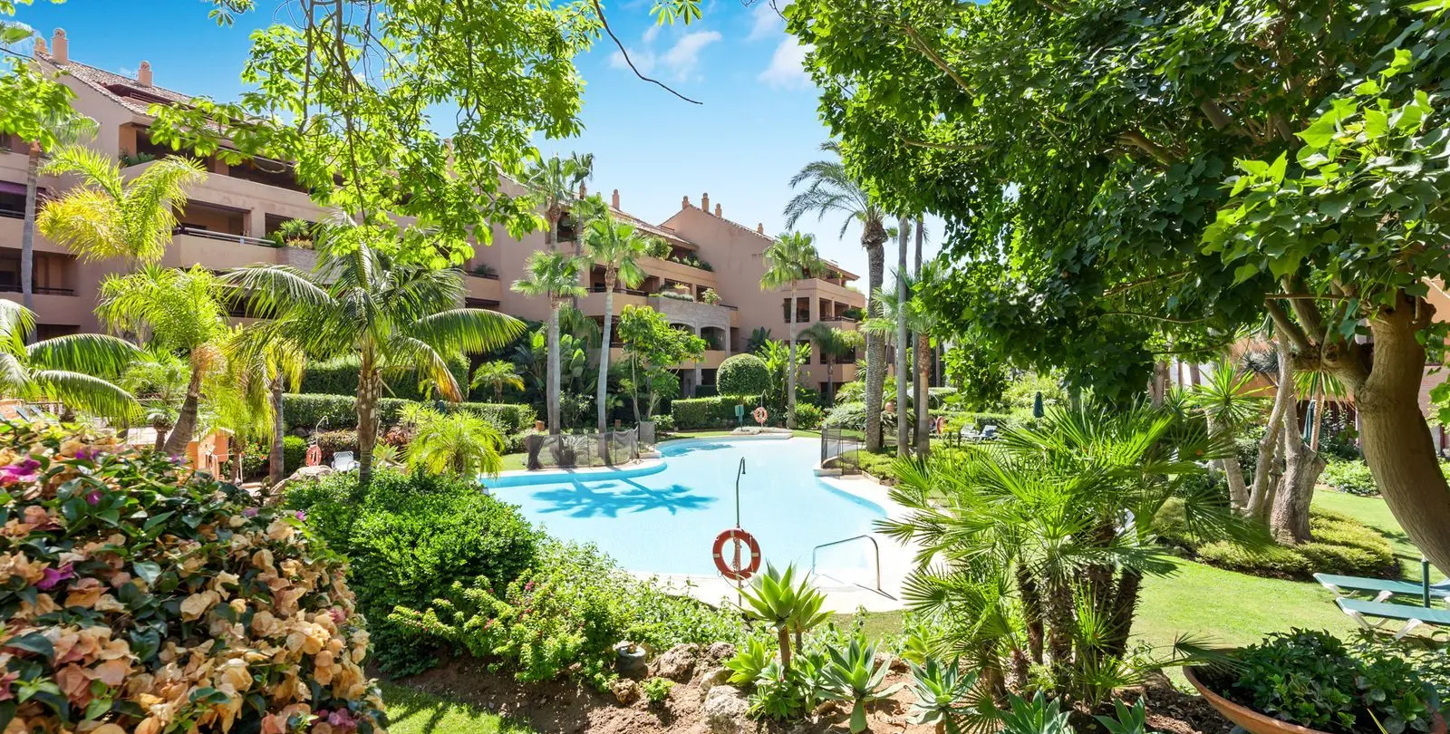 Продажа апартаментов на среднем этаже в Bahía de Marbella 49