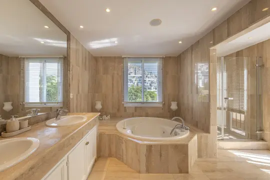 Image 18 thumb