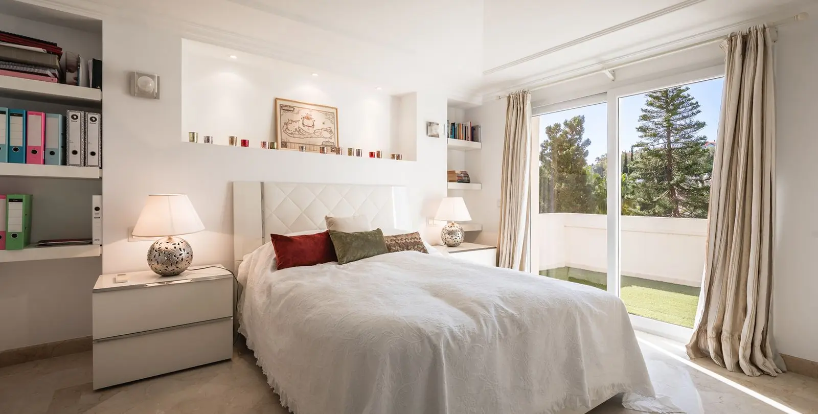 Venta de ático dúplex en Nueva Andalucía 19