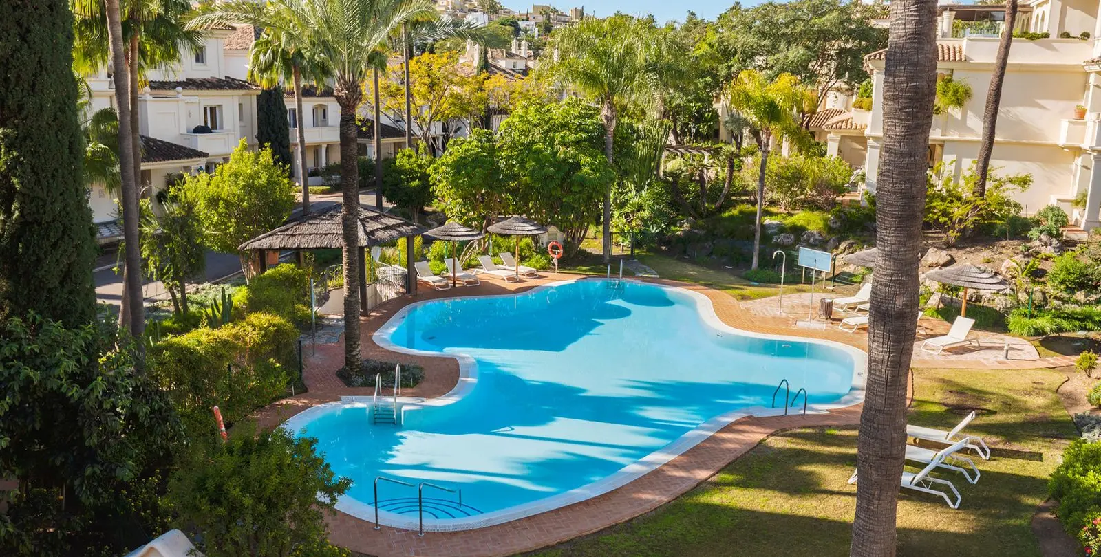 Venta de ático dúplex en Nueva Andalucía 34