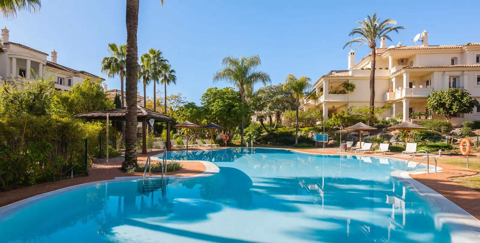 Venta de ático dúplex en Nueva Andalucía 50