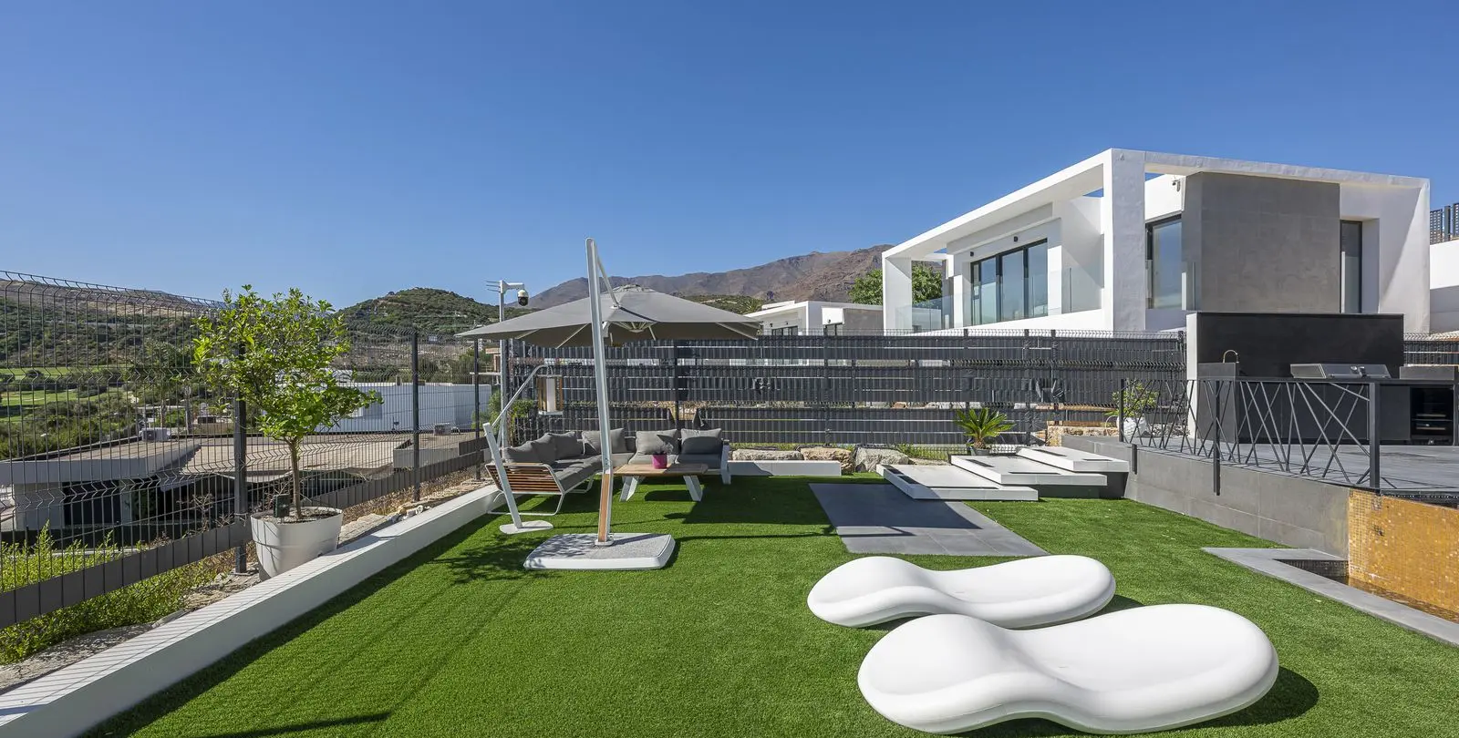 Venta de villa independiente en Valle Romano 68