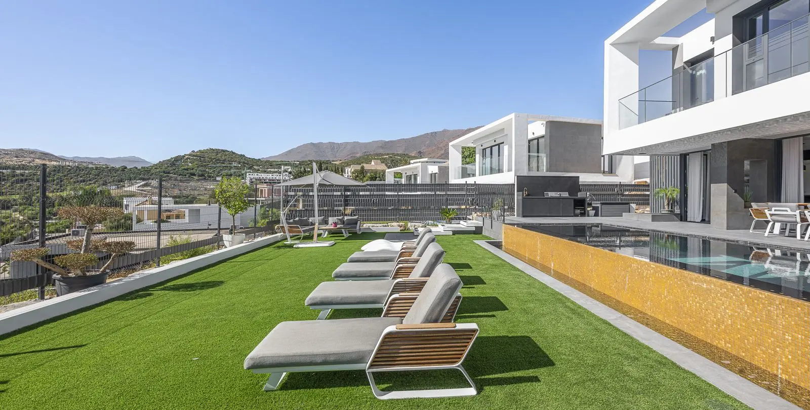 Venta de villa independiente en Valle Romano 72