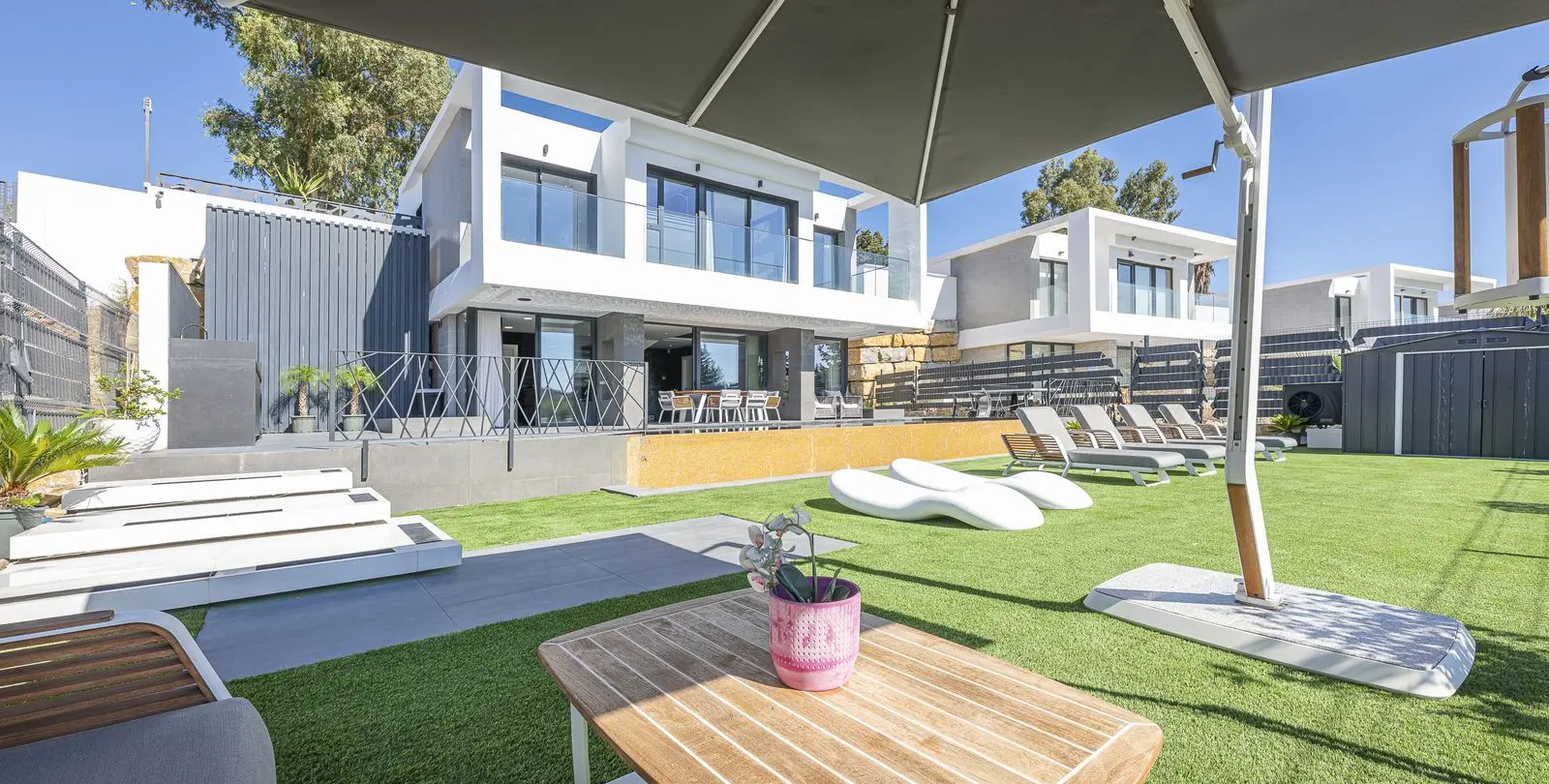 Venta de villa independiente en Valle Romano 74