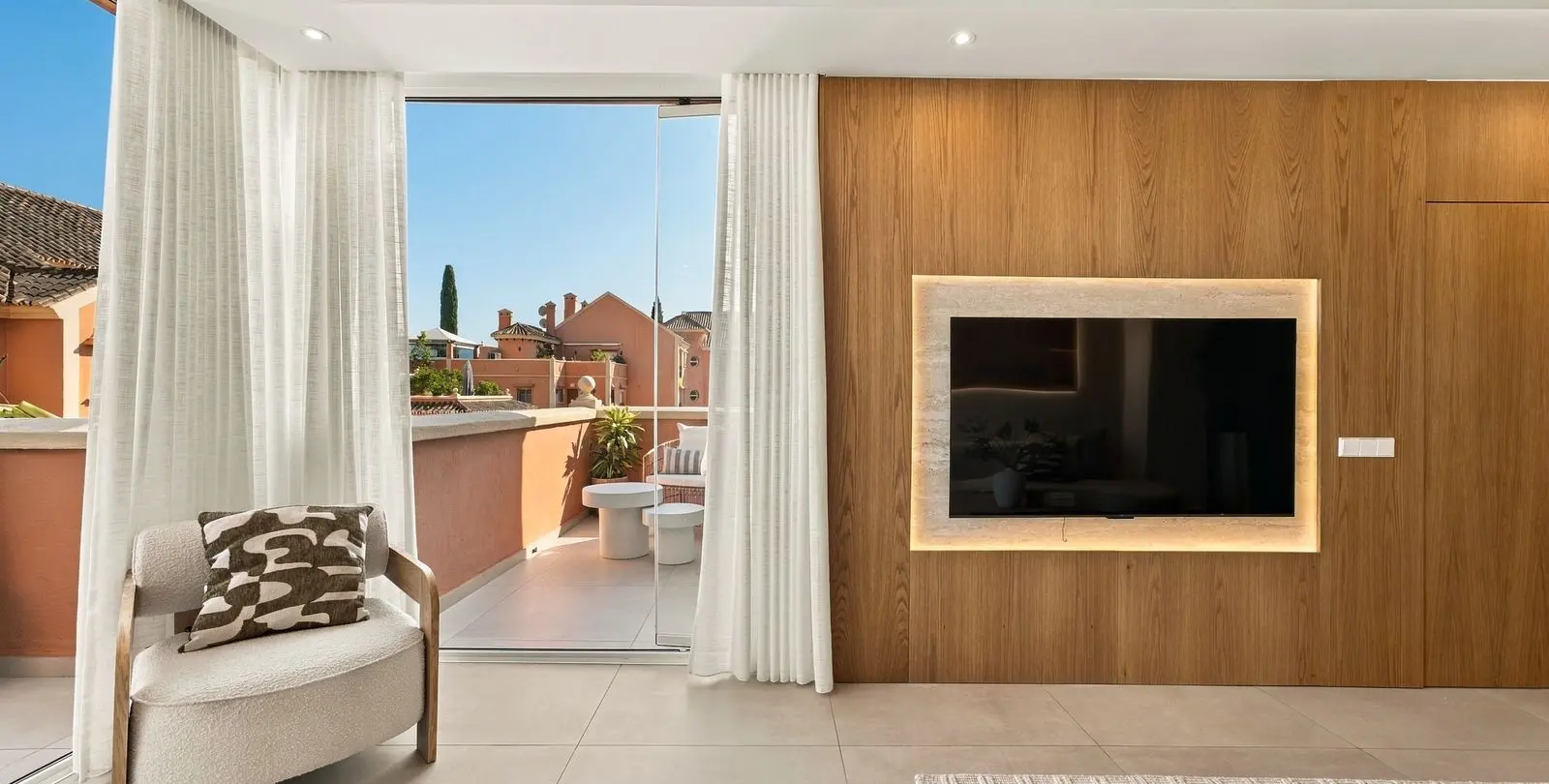Venta de ático dúplex en Nueva Andalucía 14