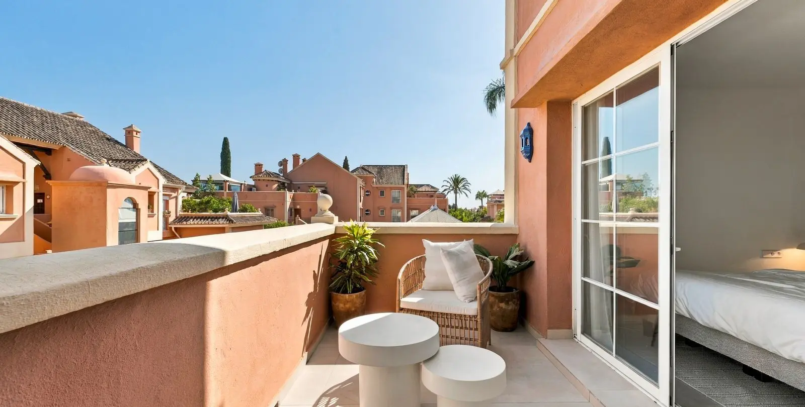 Venta de ático dúplex en Nueva Andalucía 25