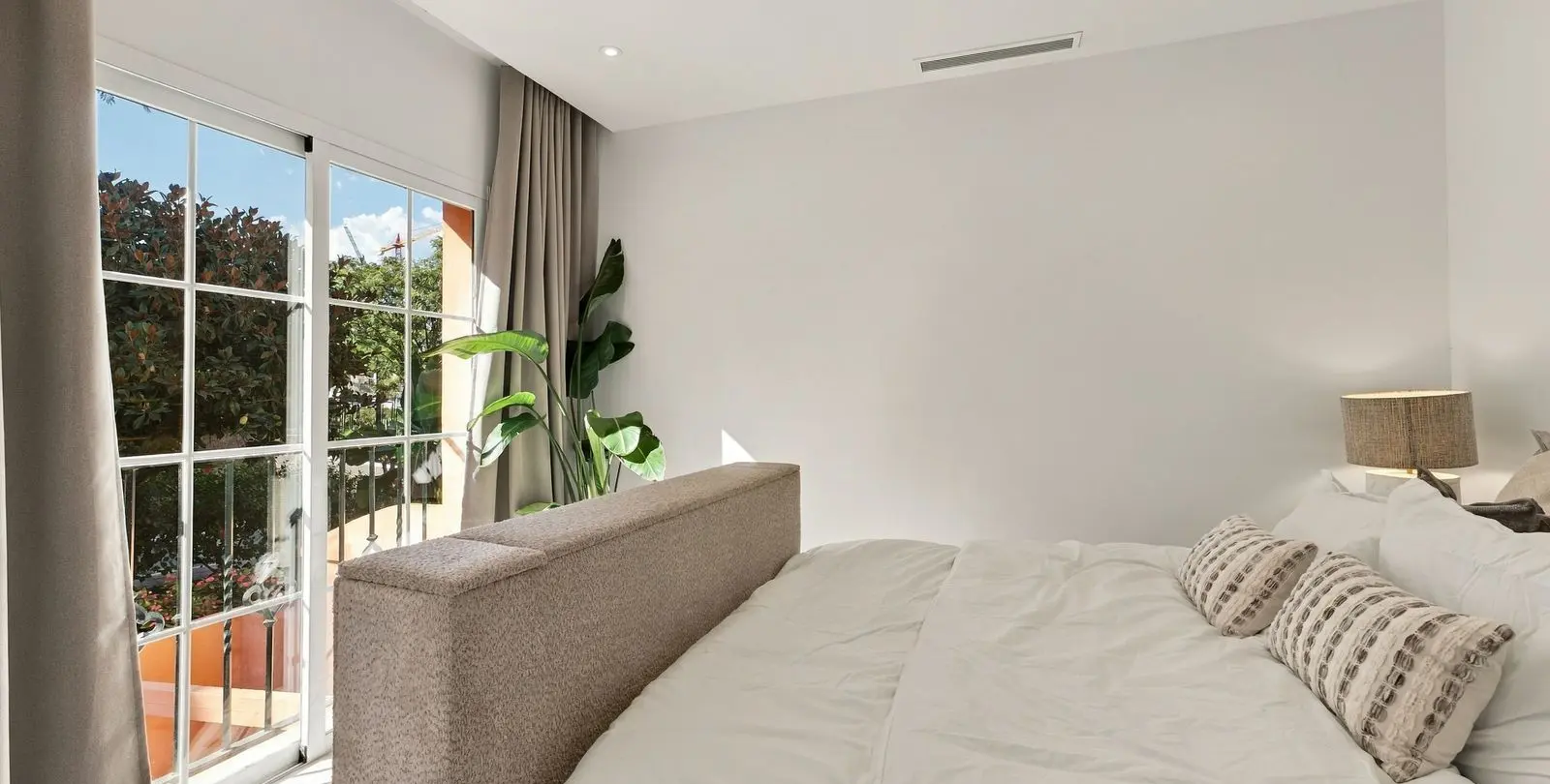 Venta de ático dúplex en Nueva Andalucía 35