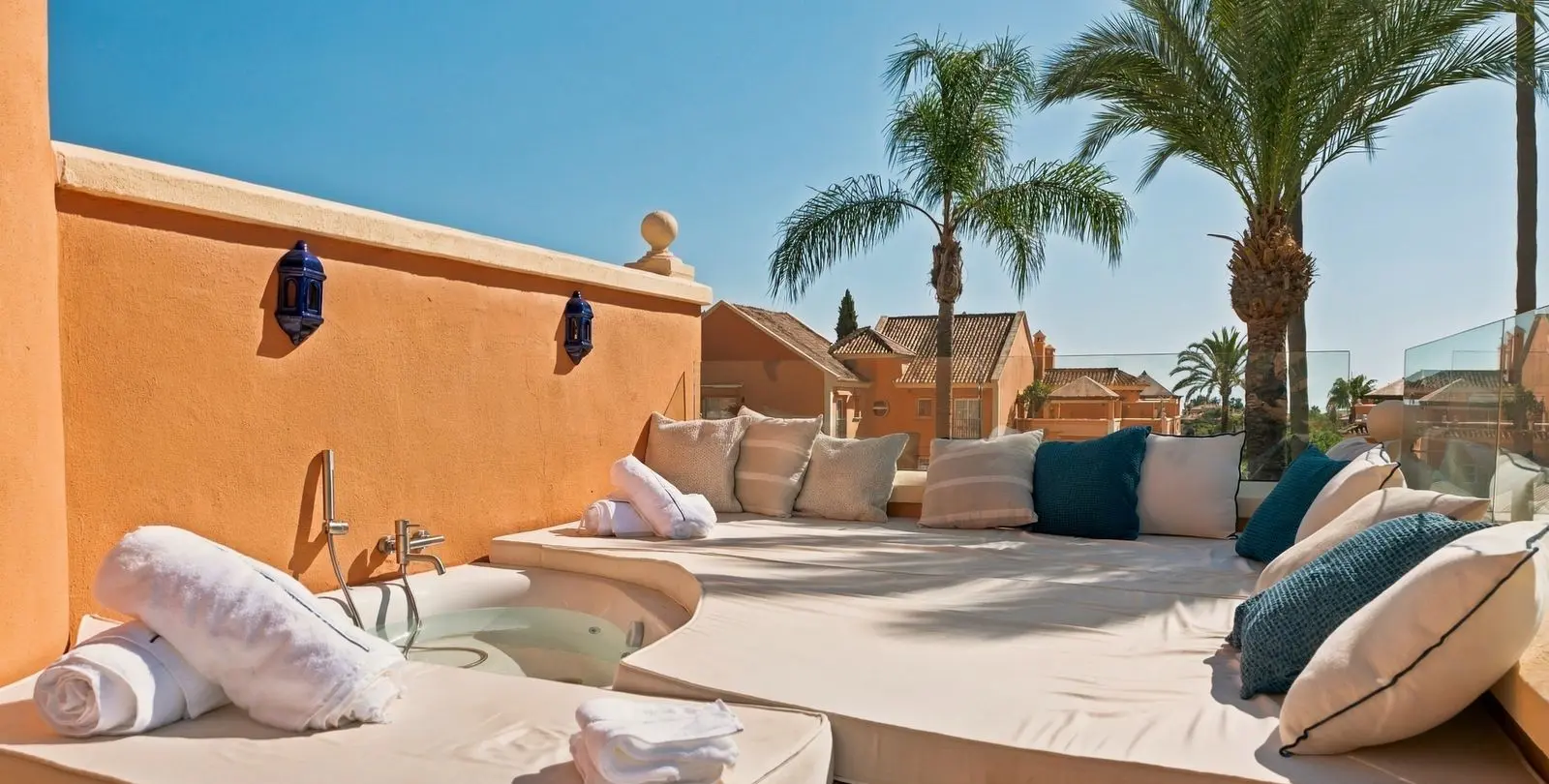 Venta de ático dúplex en Nueva Andalucía 41