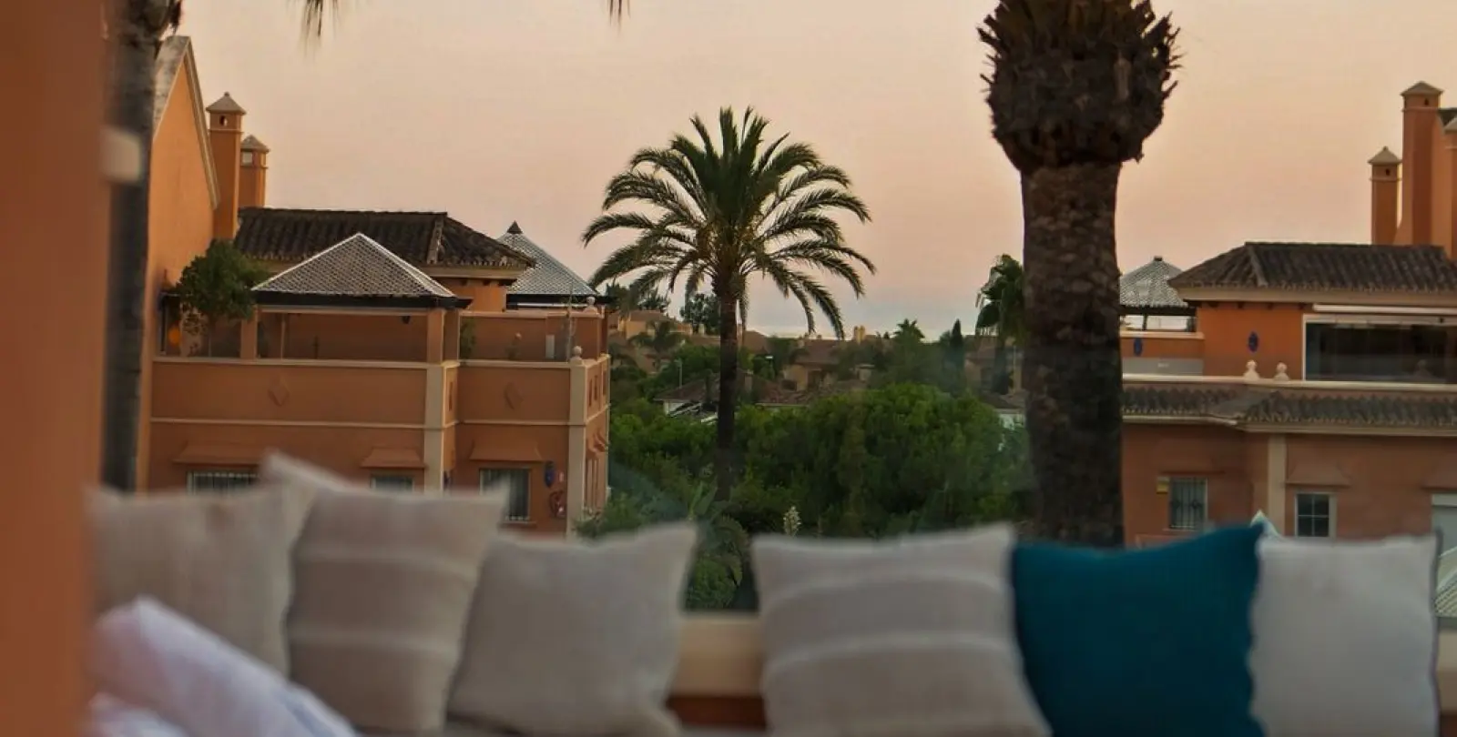 Venta de ático dúplex en Nueva Andalucía 46