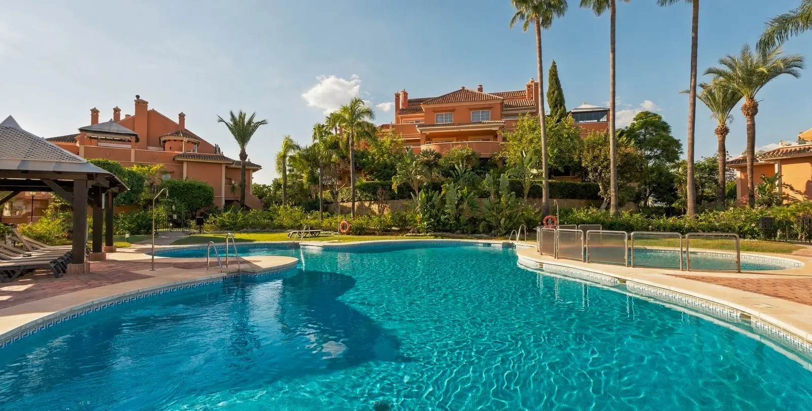 Venta de ático dúplex en Nueva Andalucía 80