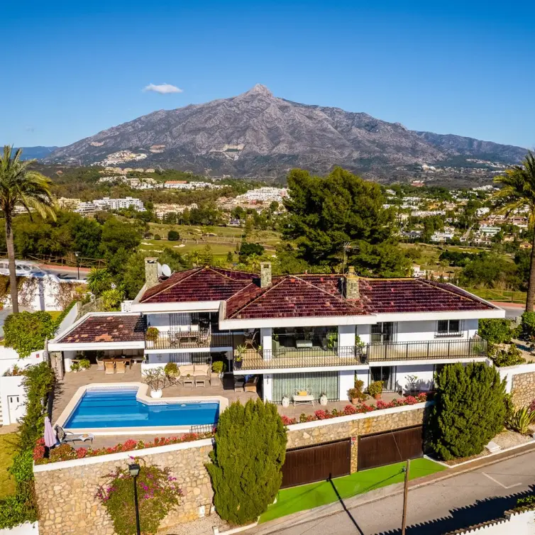 Venta de villa independiente en Nueva Andalucía