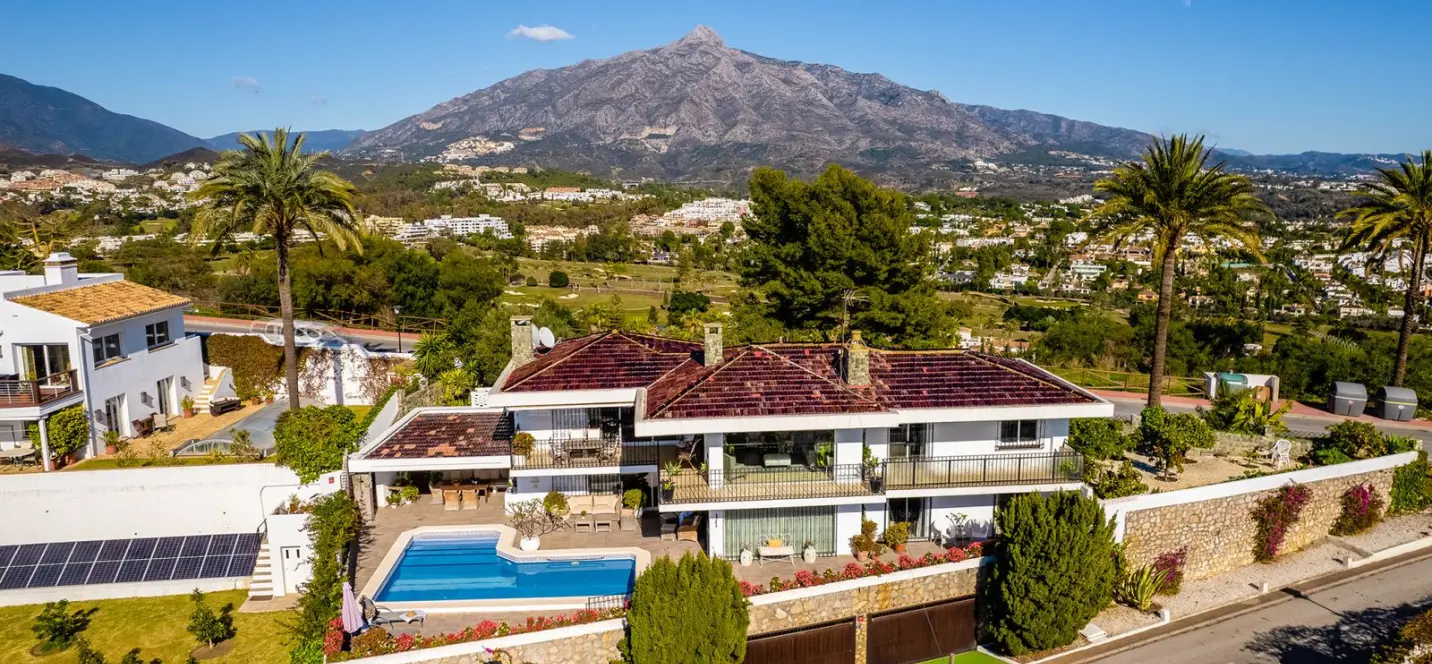 Venta de villa independiente en Nueva Andalucía 0