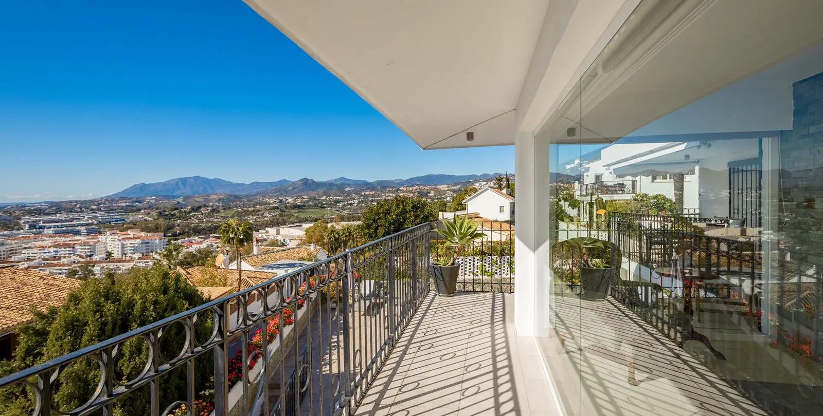 Venta de villa independiente en Nueva Andalucía 3
