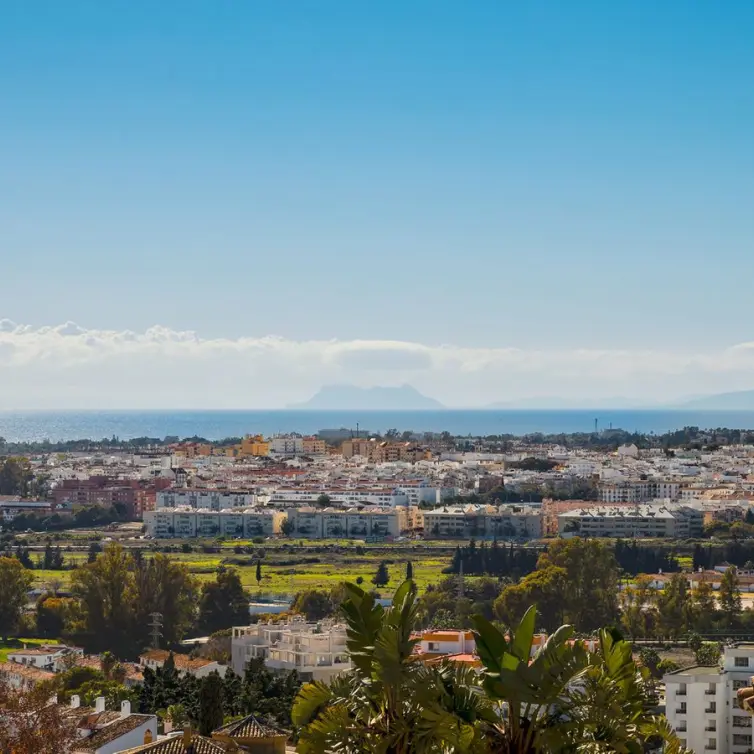 Venta de villa independiente en Nueva Andalucía