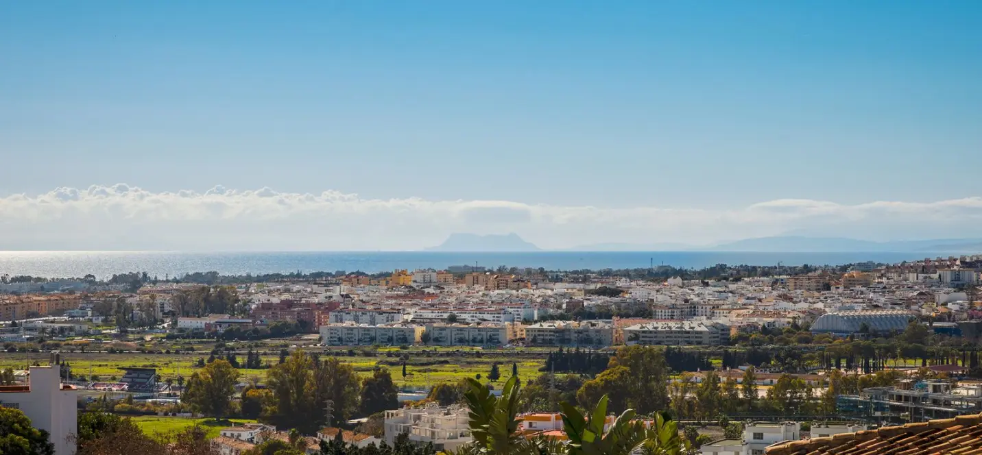 Venta de villa independiente en Nueva Andalucía 3