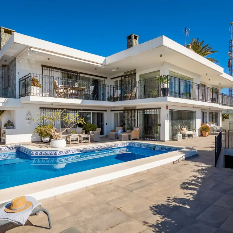 Venta de villa independiente en Nueva Andalucía