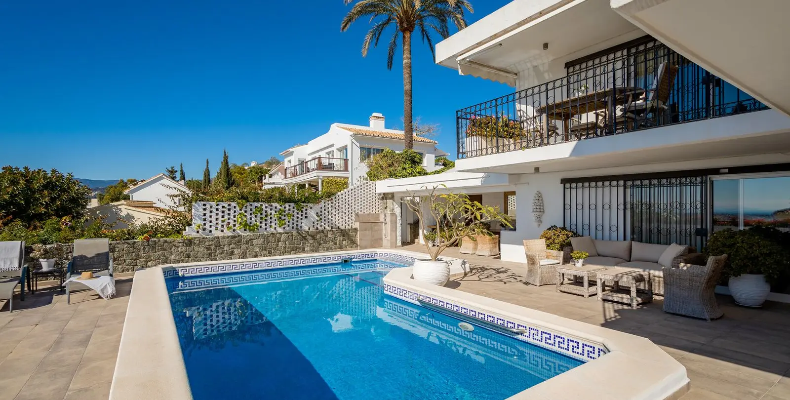 Venta de villa independiente en Nueva Andalucía 24